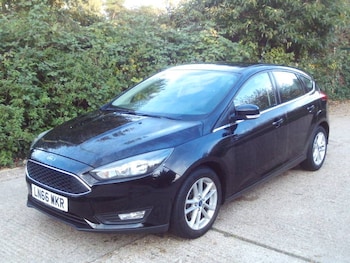 2016 (66) - 1.0 EcoBoost Zetec 5dr Black 43k Miles Years MOT Warranty