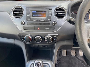 Used Hyundai i10 2018 for sale - 78331567: Photo