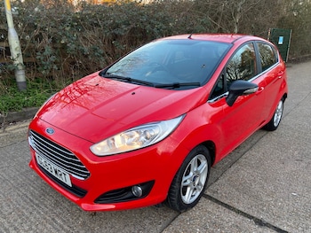 2014 (63) - 1.25 Zetec 5dr Red 49k Miles Years MOT Warranty £35 Road Tax