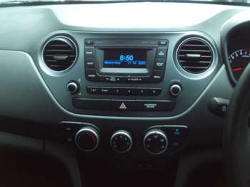 Used Hyundai i10 2018 for sale - 74906882: Photo