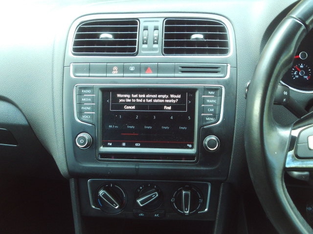 Used Volkswagen Polo 2015 for sale - 76397147: Photo 4