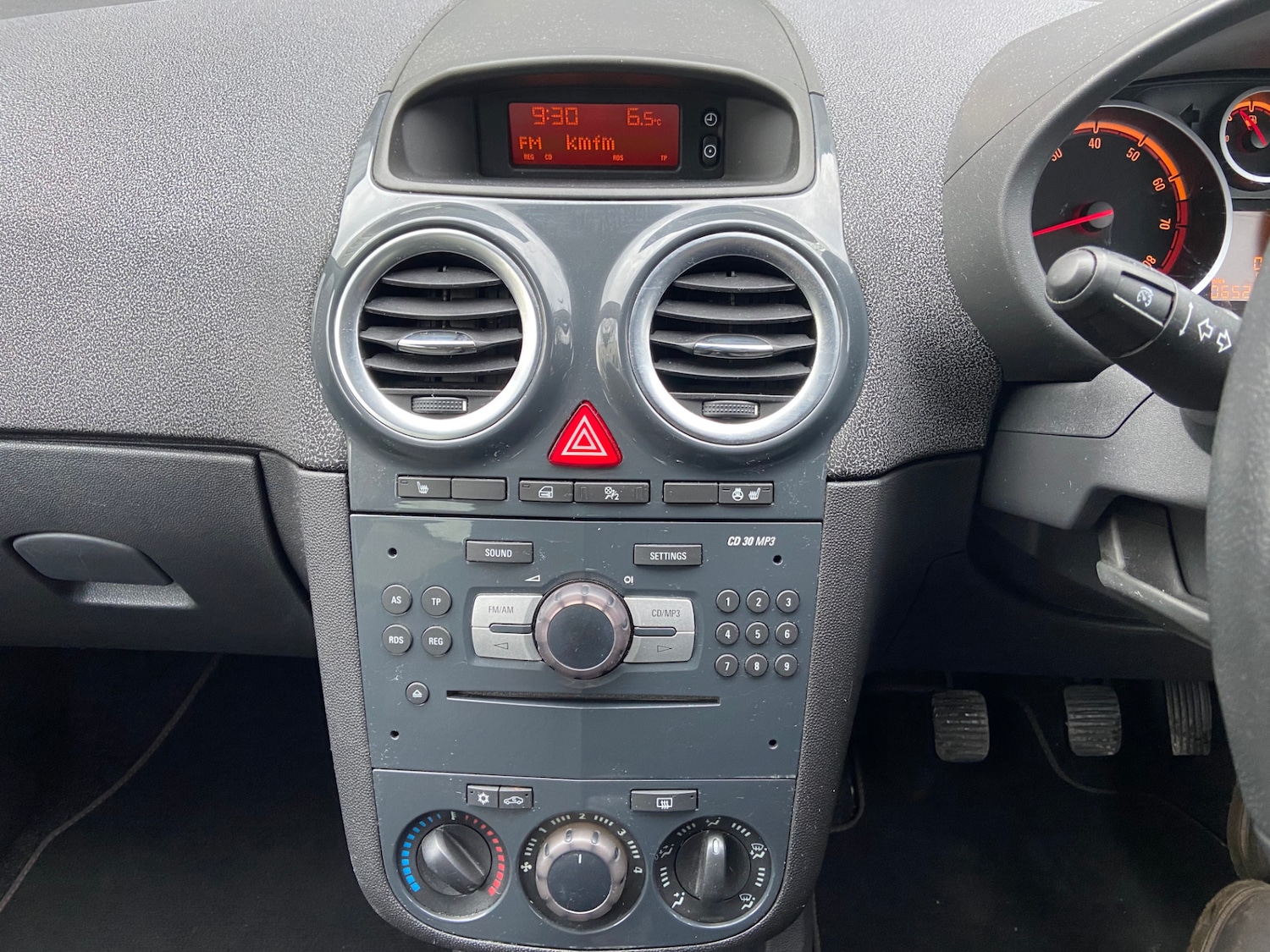 Used Vauxhall Corsa 2012 for sale - 77374103: Photo 4