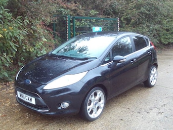 2011 (11) - 1.6 Titanium 5dr Black 45k MIles FSH Years MOT Warranty Leather Seats
