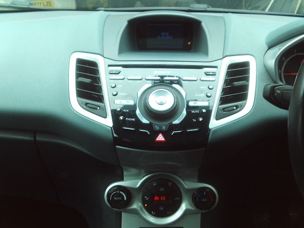 Used Ford Fiesta 2011 for sale - 76248879: Photo 4