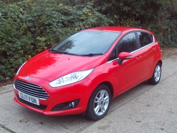 2017 (17) - 1.25 Zetec 5dr Red 61k Miles Years MOT Warranty