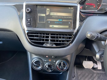 Used Peugeot 208 2014 for sale - 78986740: Photo