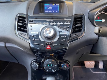 Used Ford Fiesta 2015 for sale - 79219955: Photo