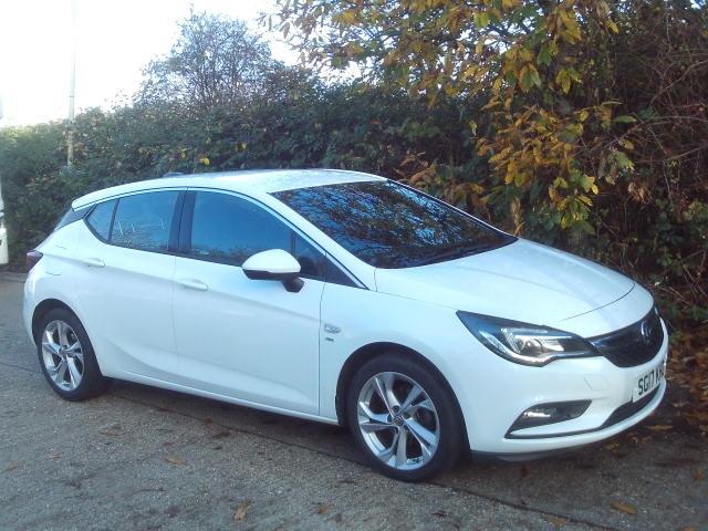 Used Vauxhall Astra 2017 for sale - 76598504: Photo 2