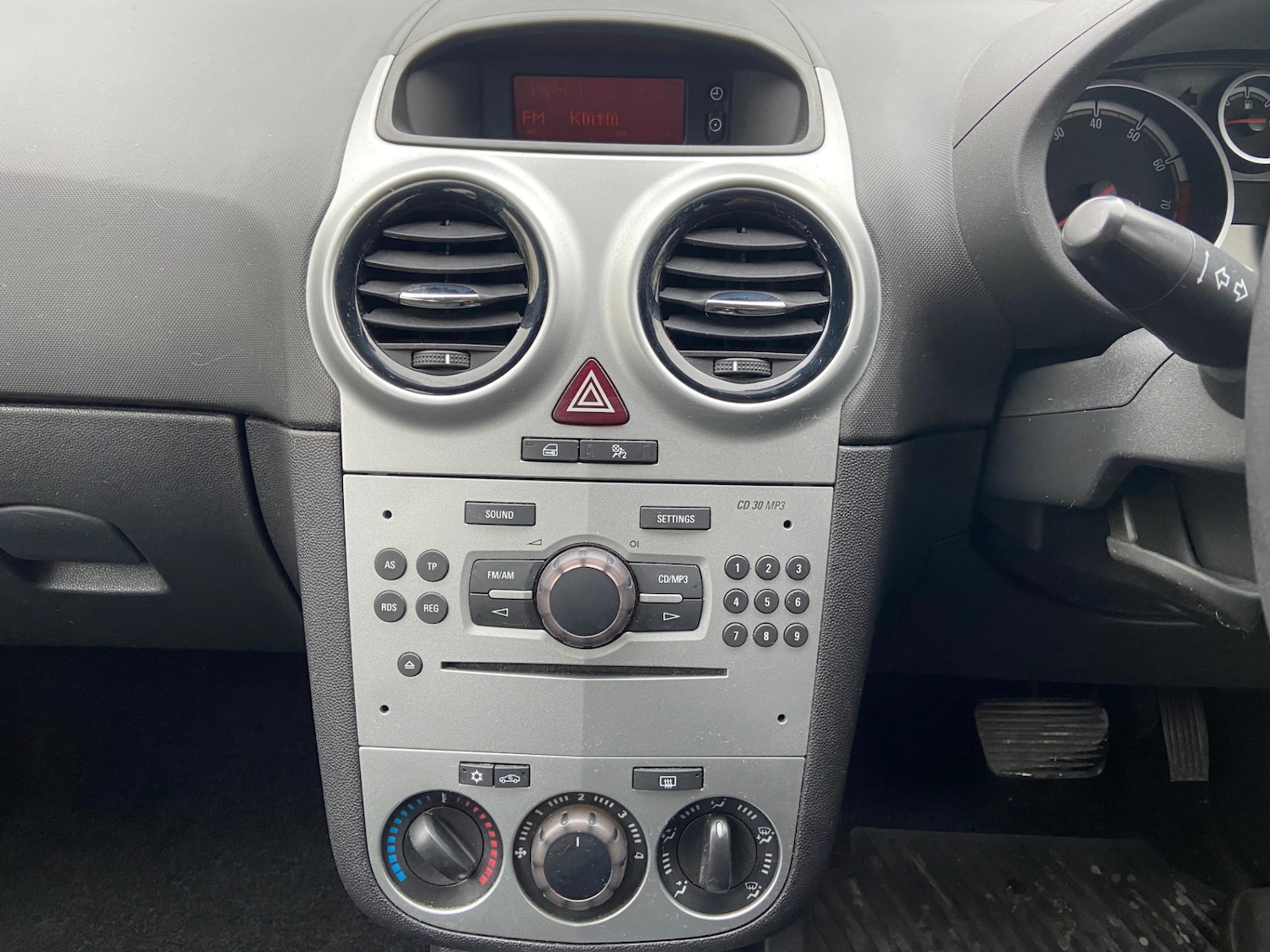 Used Vauxhall Corsa 2012 for sale - 77116348: Photo 4