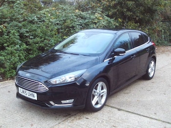 2015 (15) - 1.0 EcoBoost Titanium 5dr Black 32k Miles Years MOT Warranty £20 Road Tax