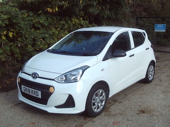 Used Hyundai i10 2018 for sale - 76332427: Photo