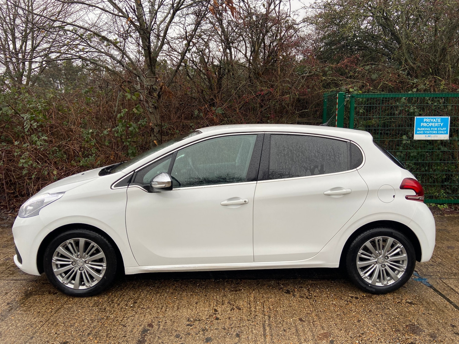 Used Peugeot 208 2015 for sale - 77151679: Photo 10