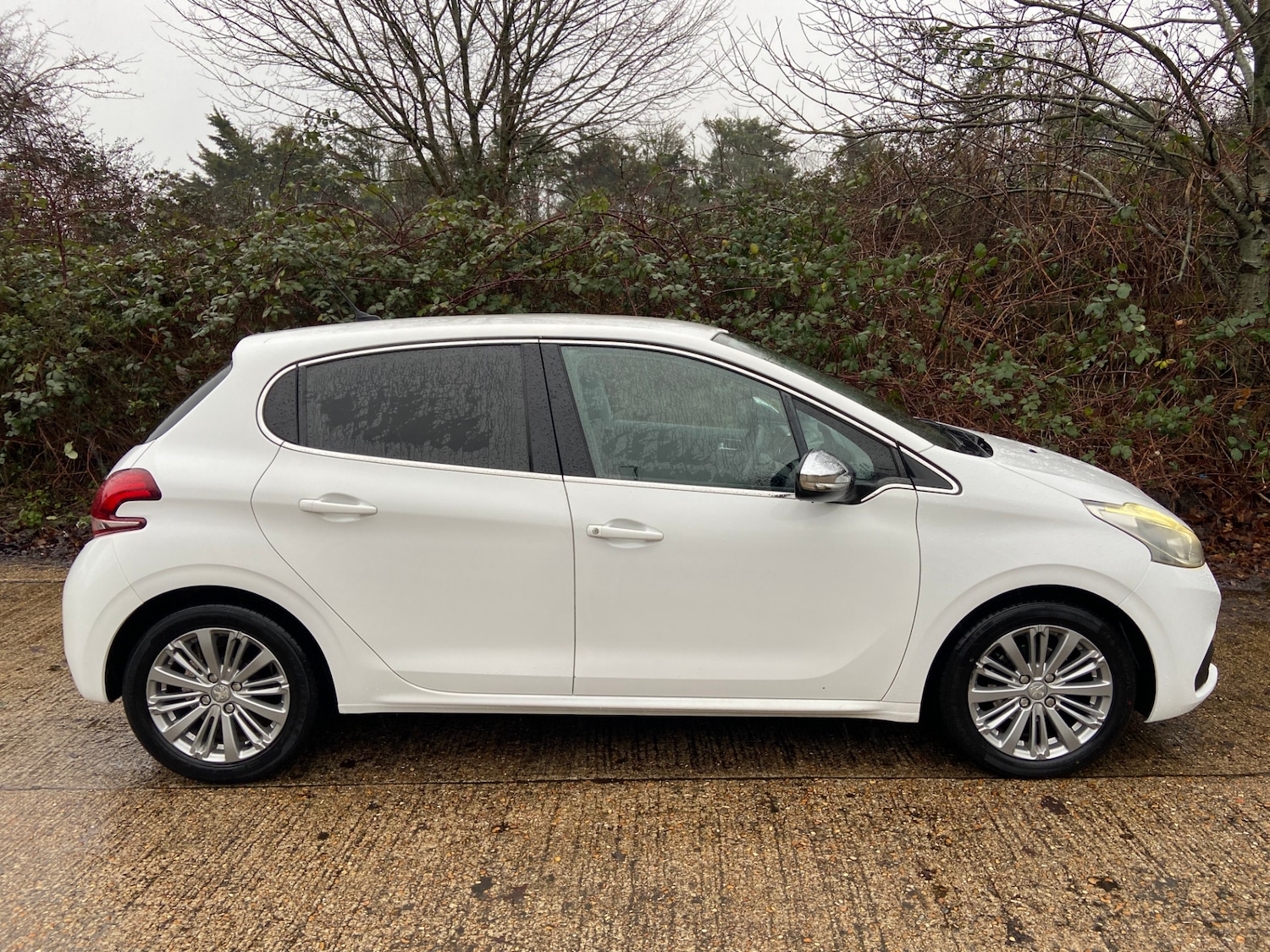 Used Peugeot 208 2015 for sale - 77151679: Photo 8