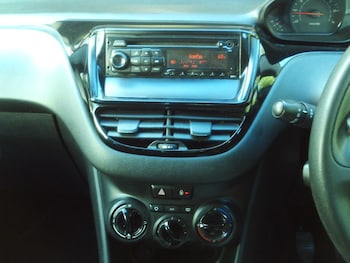 Used Peugeot 208 2015 for sale - 75913372: Photo