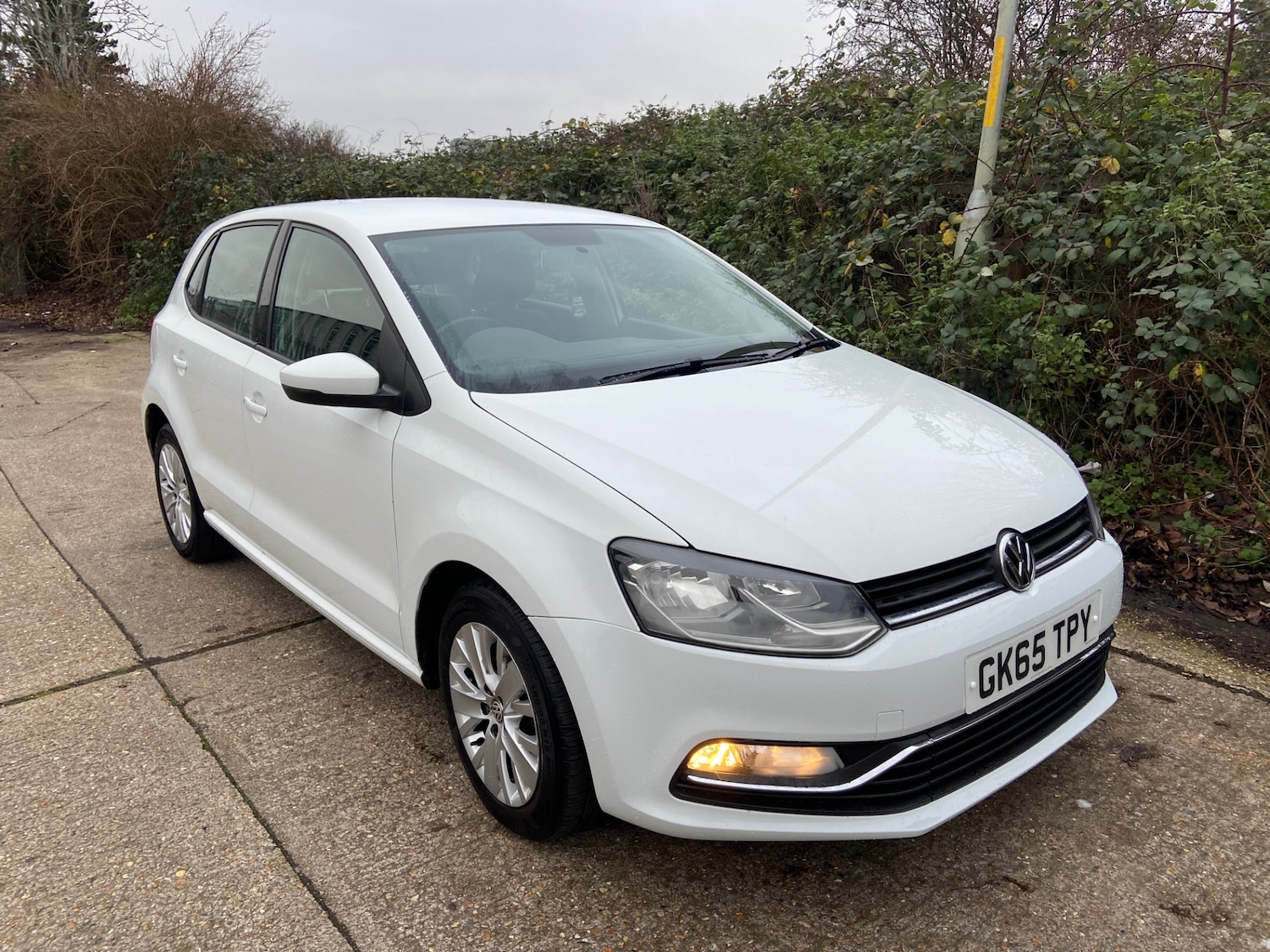 Used Volkswagen Polo 2015 for sale - 77045646: Photo 2