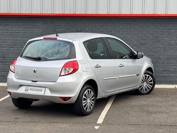 Used Renault Clio 2011 for sale - 76276241: Photo