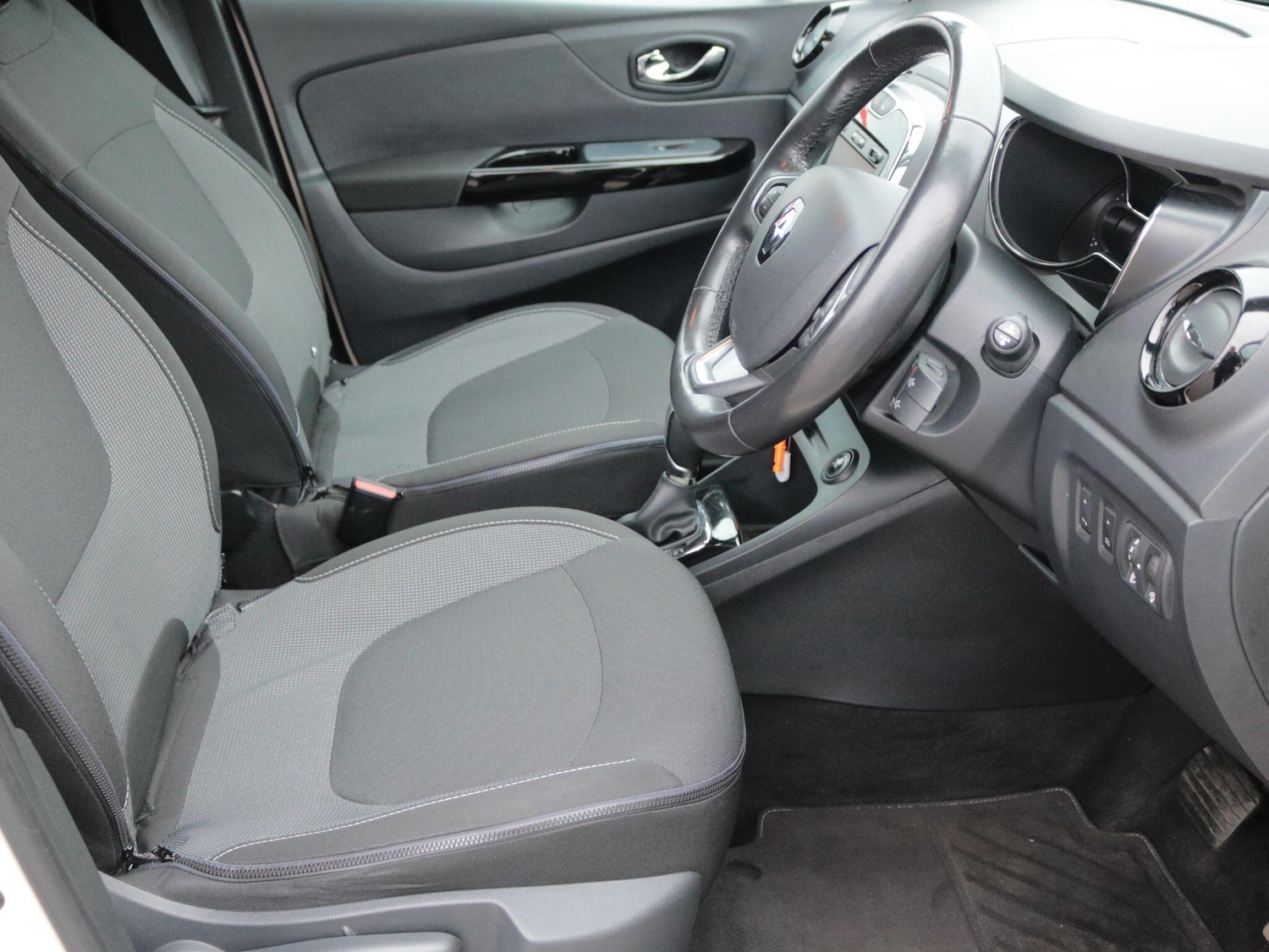 Used Renault Captur 2016 for sale - 77882133: Photo 13