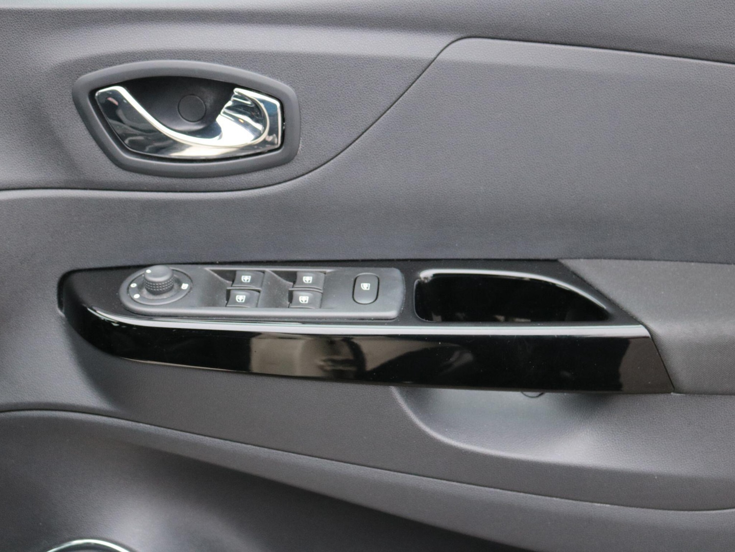 Used Renault Captur 2016 for sale - 77882133: Photo 28