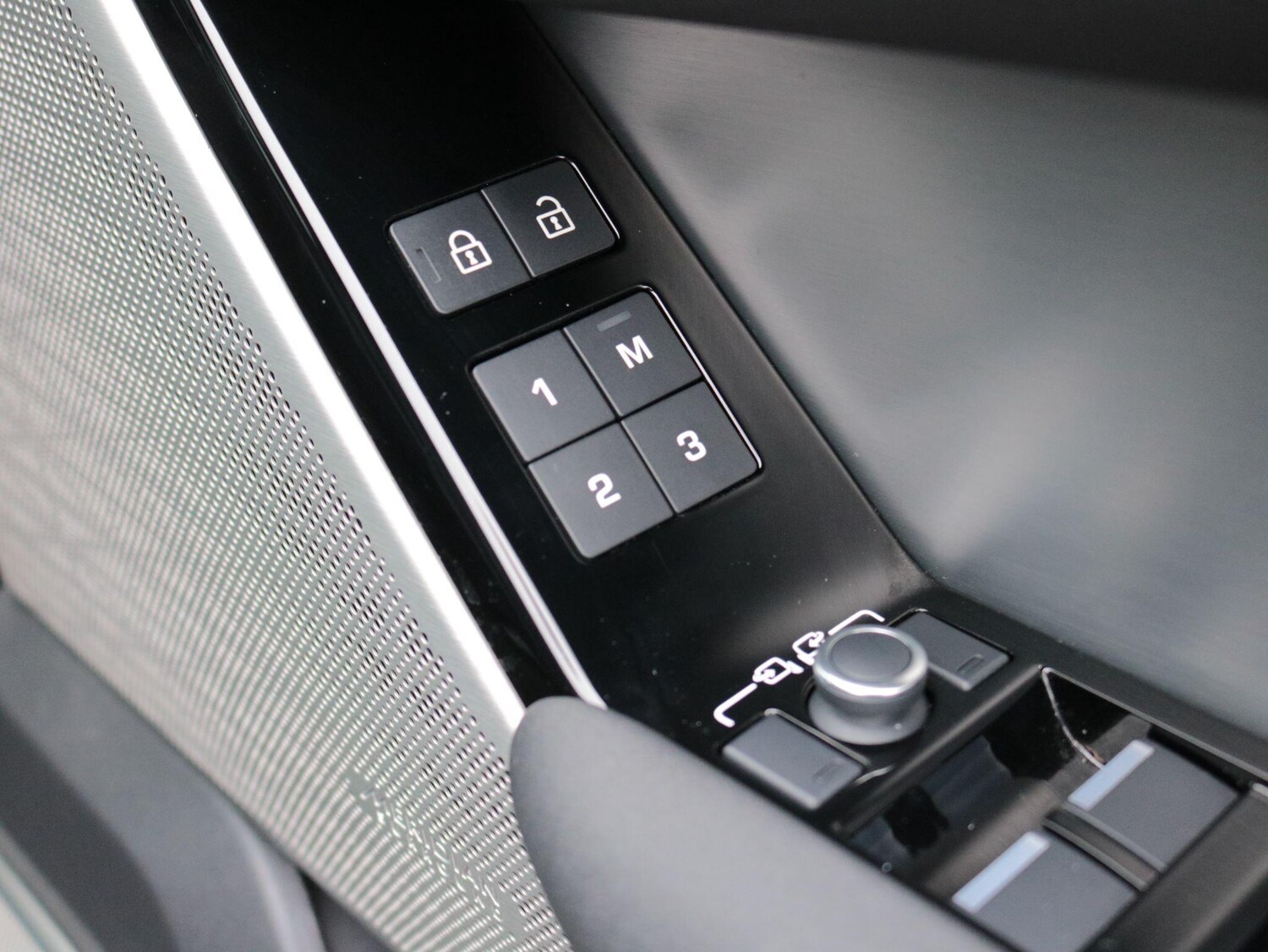 Used Land Rover Range Rover Velar for sale - 77883280: Photo 38