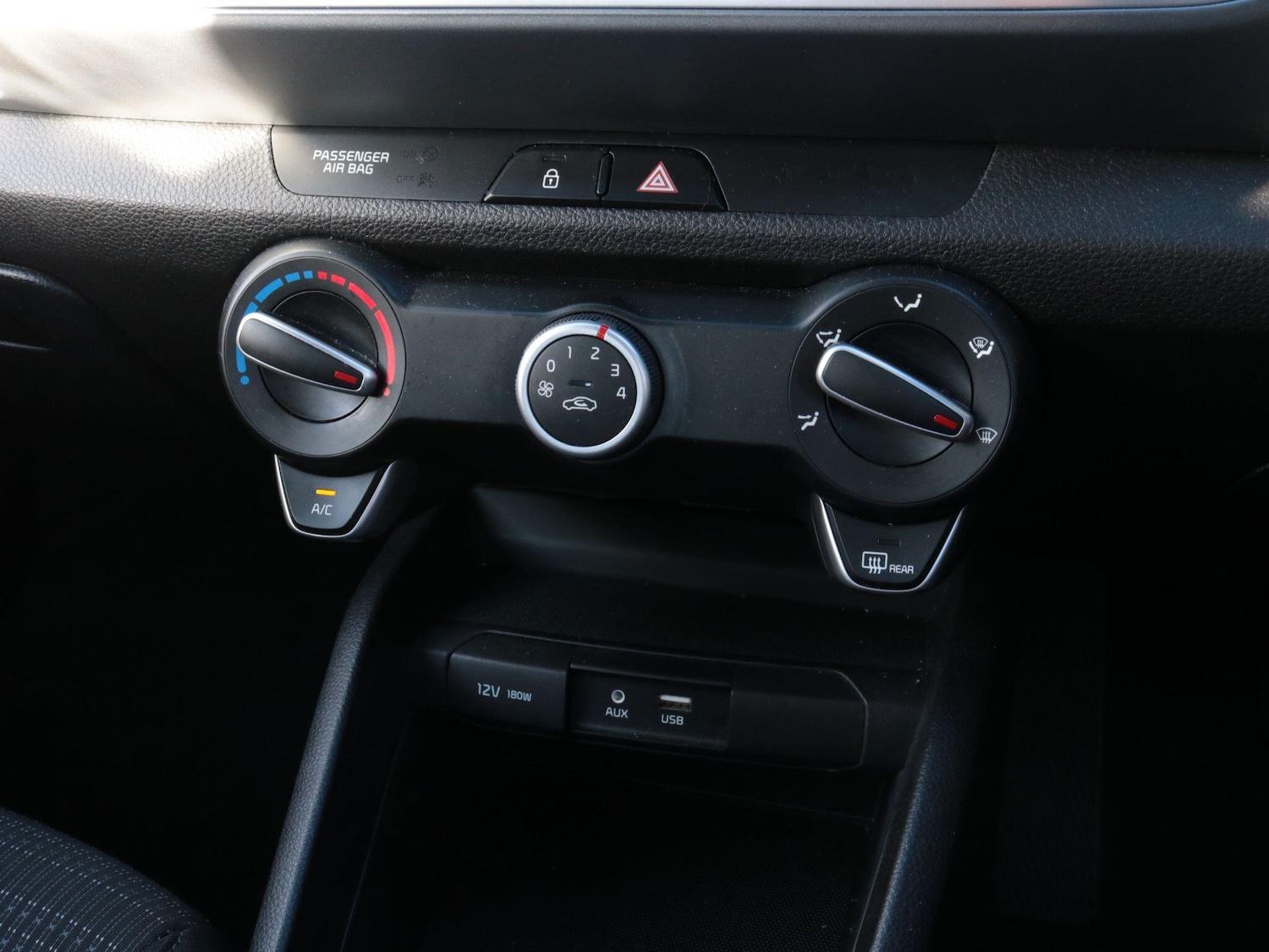 Used Kia Stonic 2018 for sale - 76573185: Photo 20