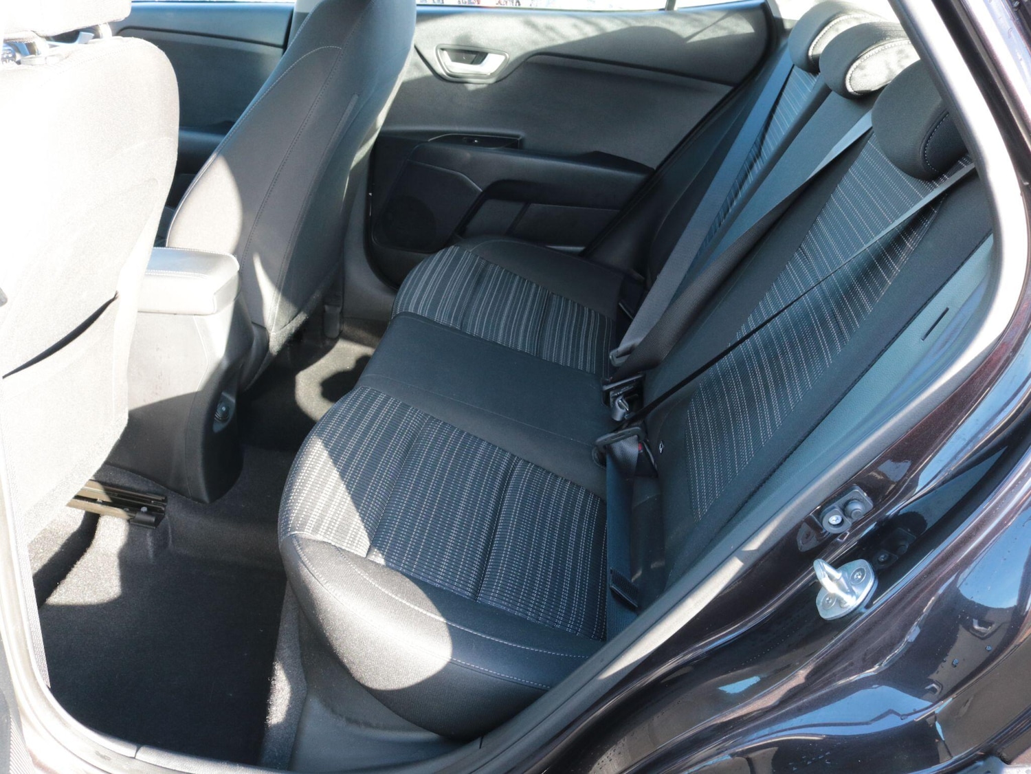 Used Kia Stonic 2018 for sale - 76573185: Photo 23