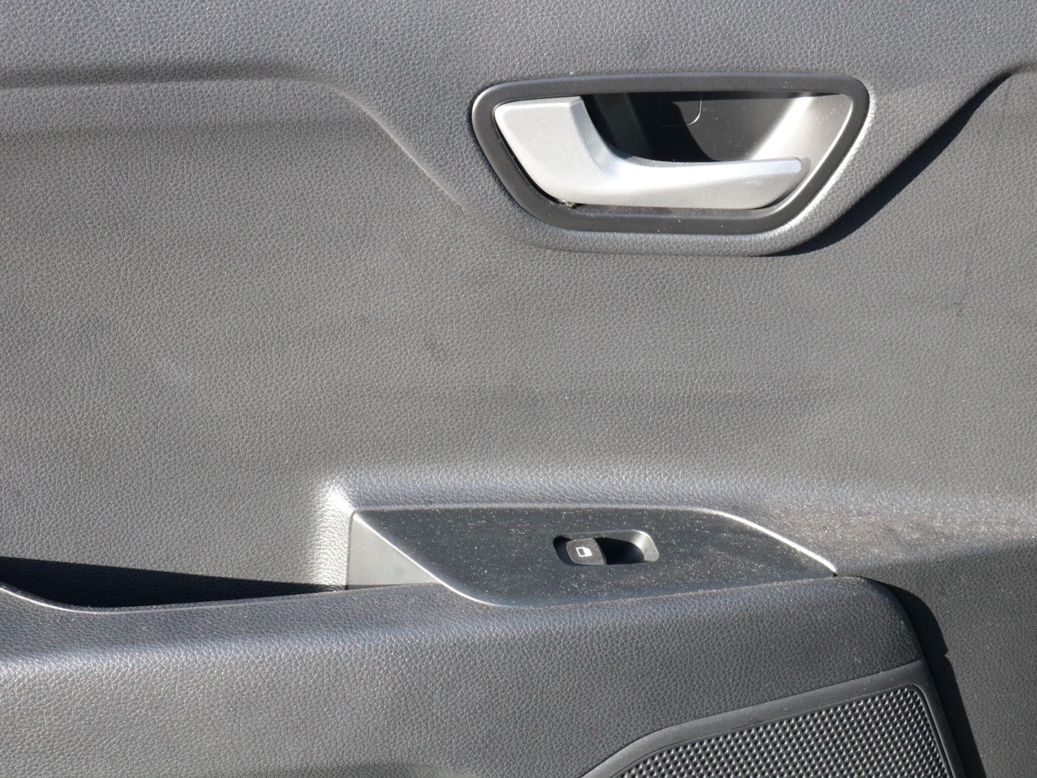 Used Kia Stonic 2018 for sale - 76573185: Photo 24