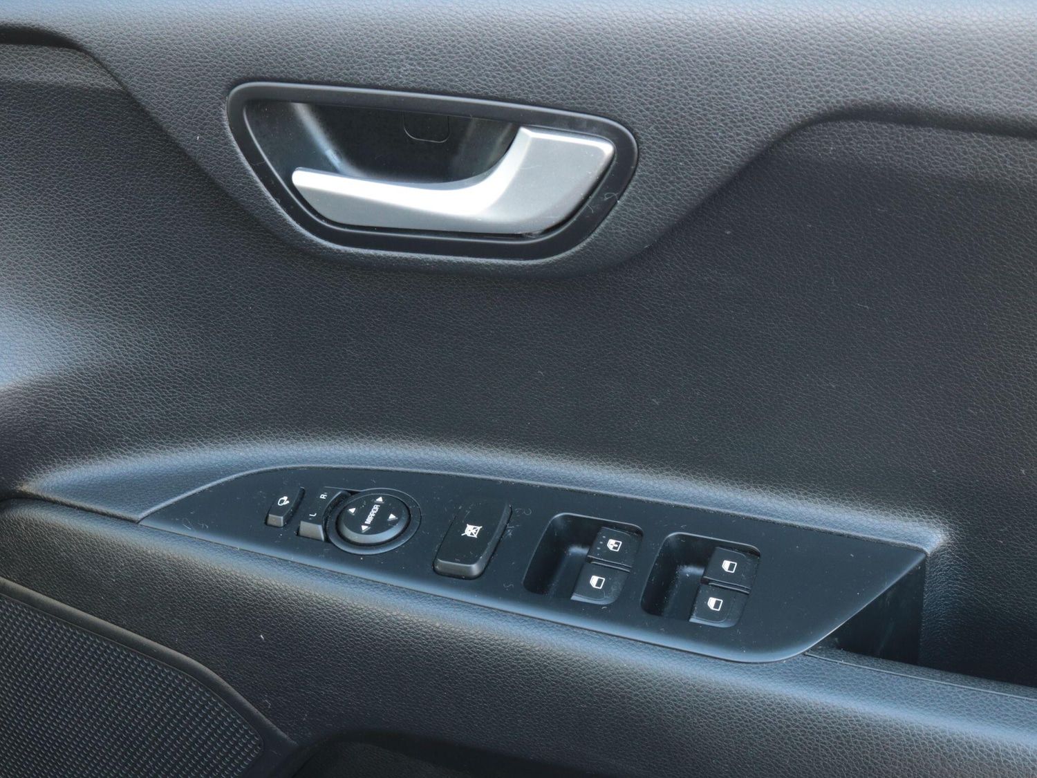 Used Kia Stonic 2018 for sale - 76573185: Photo 25