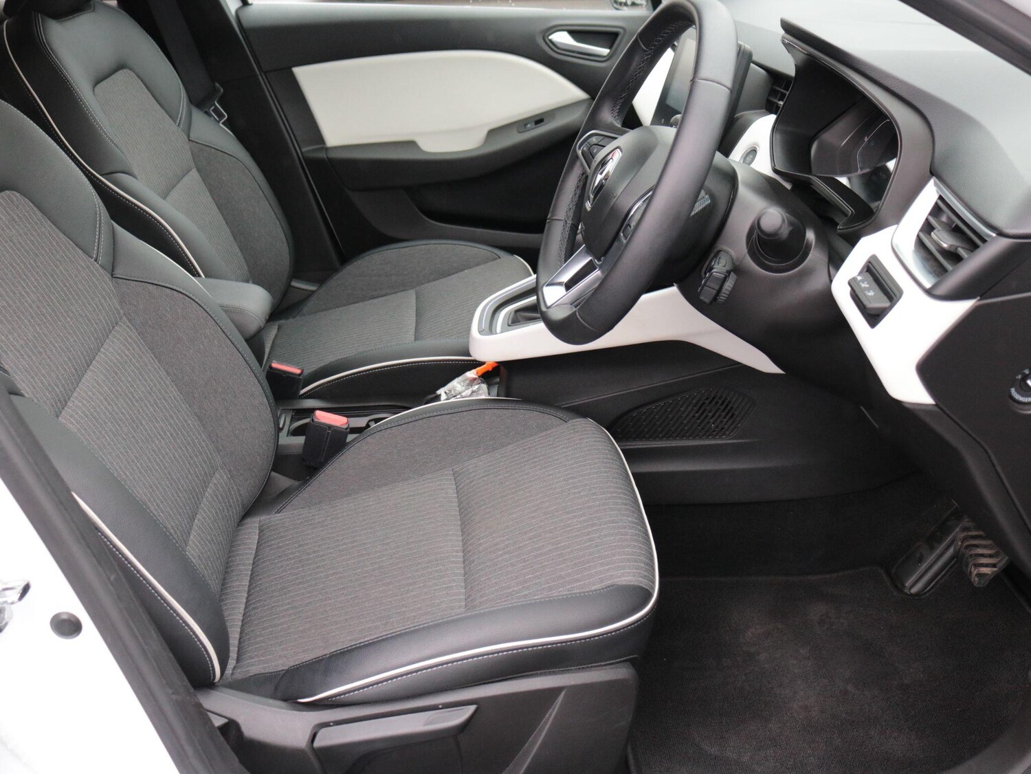 Used Renault Clio 2023 for sale - 76361152: Photo 13