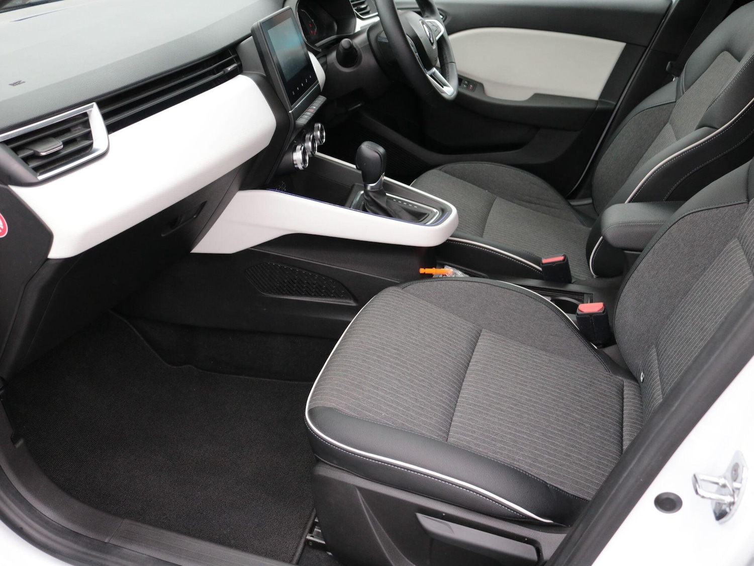 Used Renault Clio 2023 for sale - 76361152: Photo 15