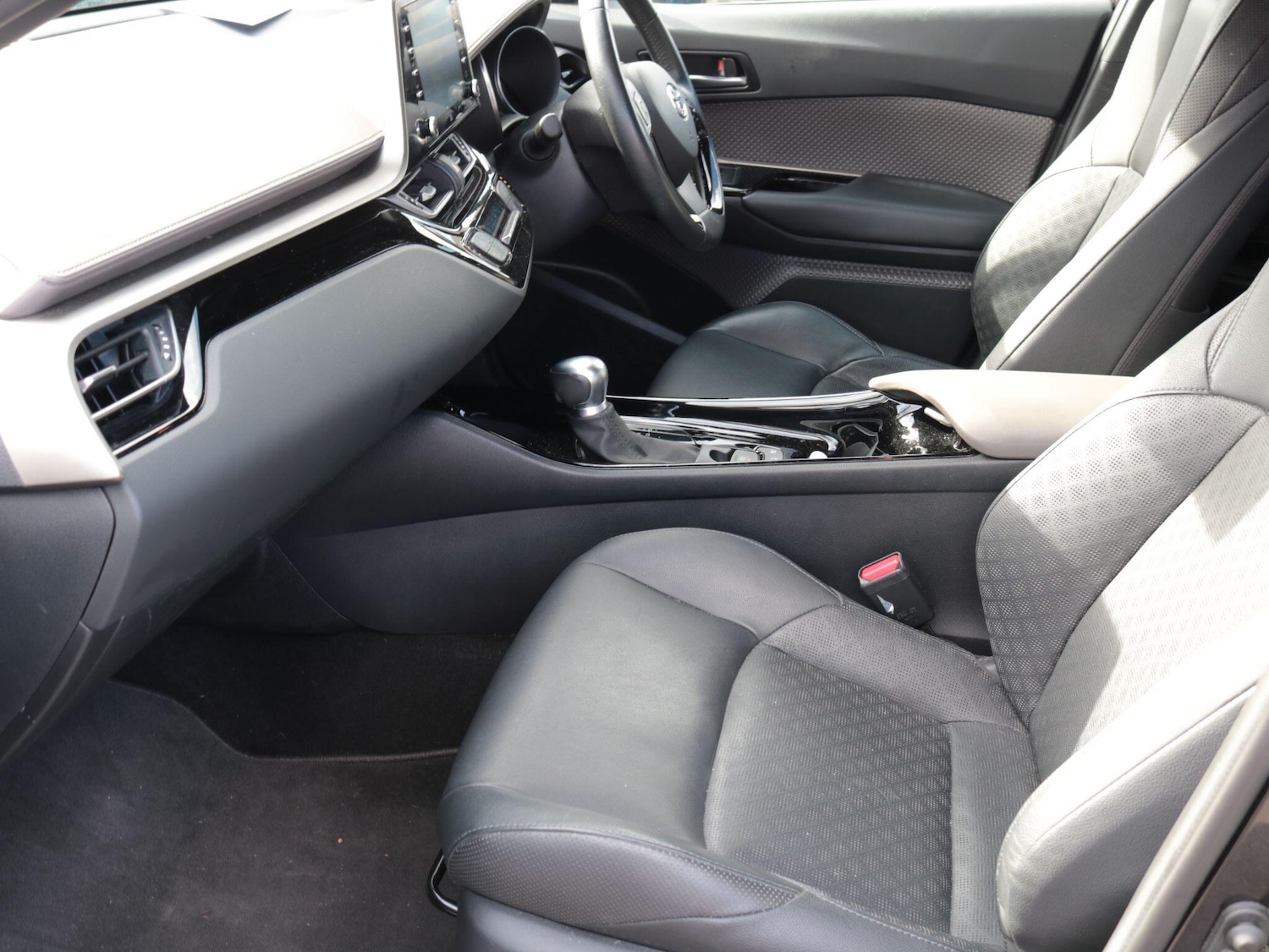 Used Toyota C-HR 2022 for sale - 76337145: Photo 15