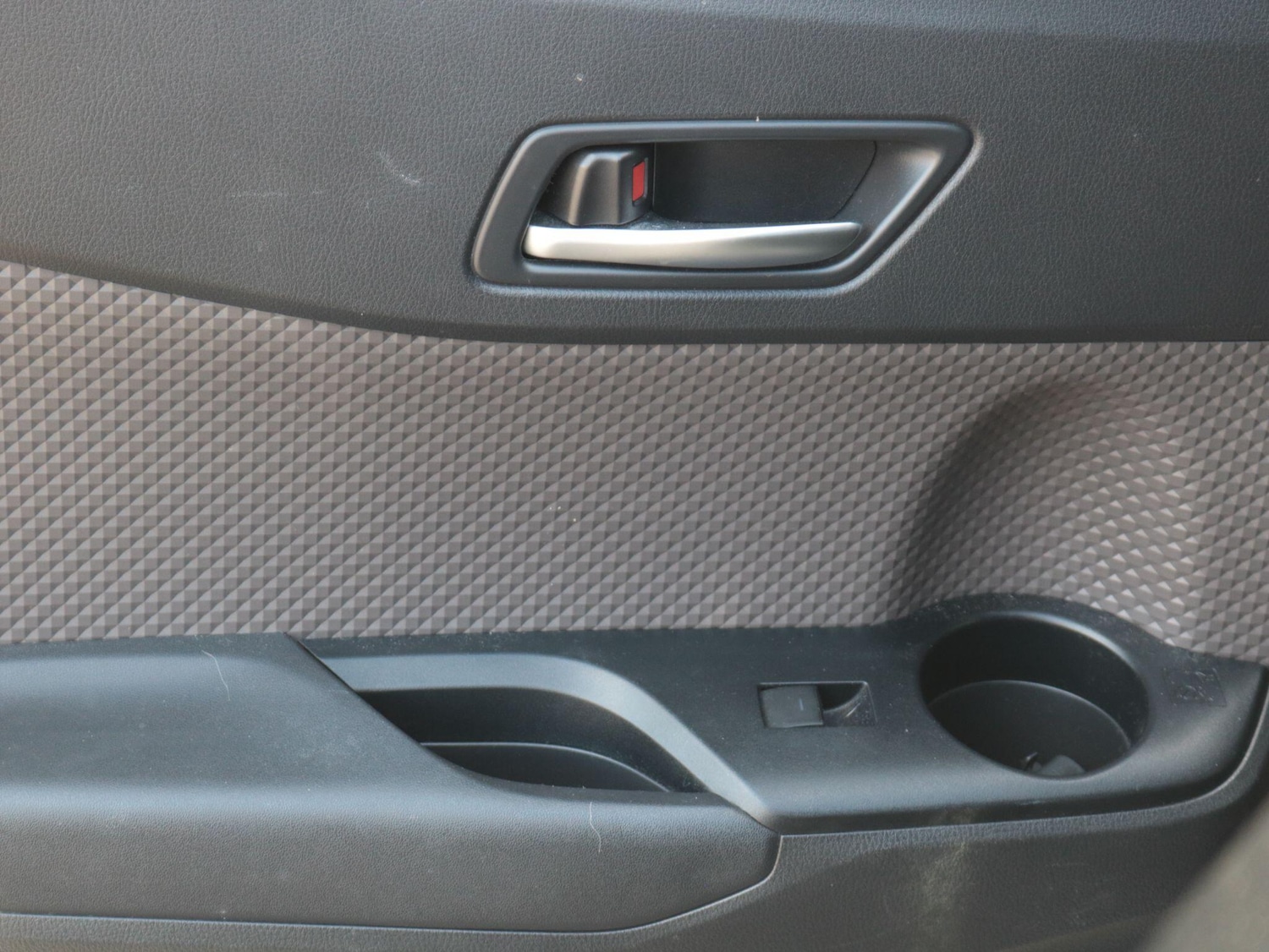 Used Toyota C-HR 2022 for sale - 76337145: Photo 25