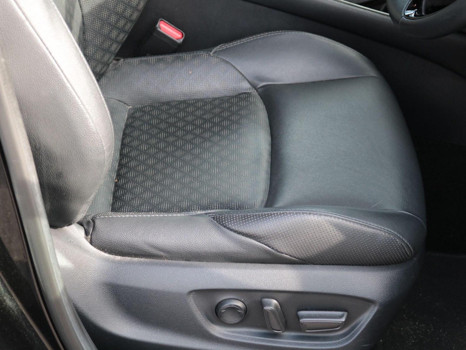 Used Toyota C-HR 2022 for sale - 76337145: Photo 27