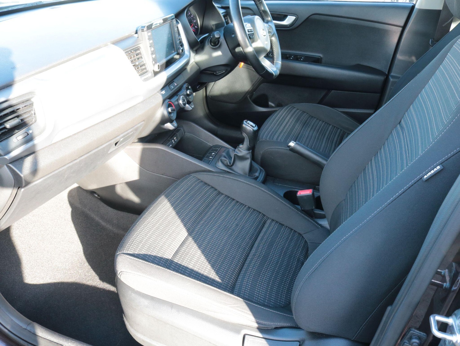 Used Kia Stonic 2018 for sale - 76995359: Photo 15