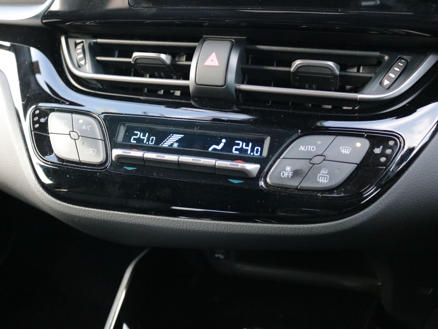 Used Toyota C-HR for sale - 77290980: Photo 22