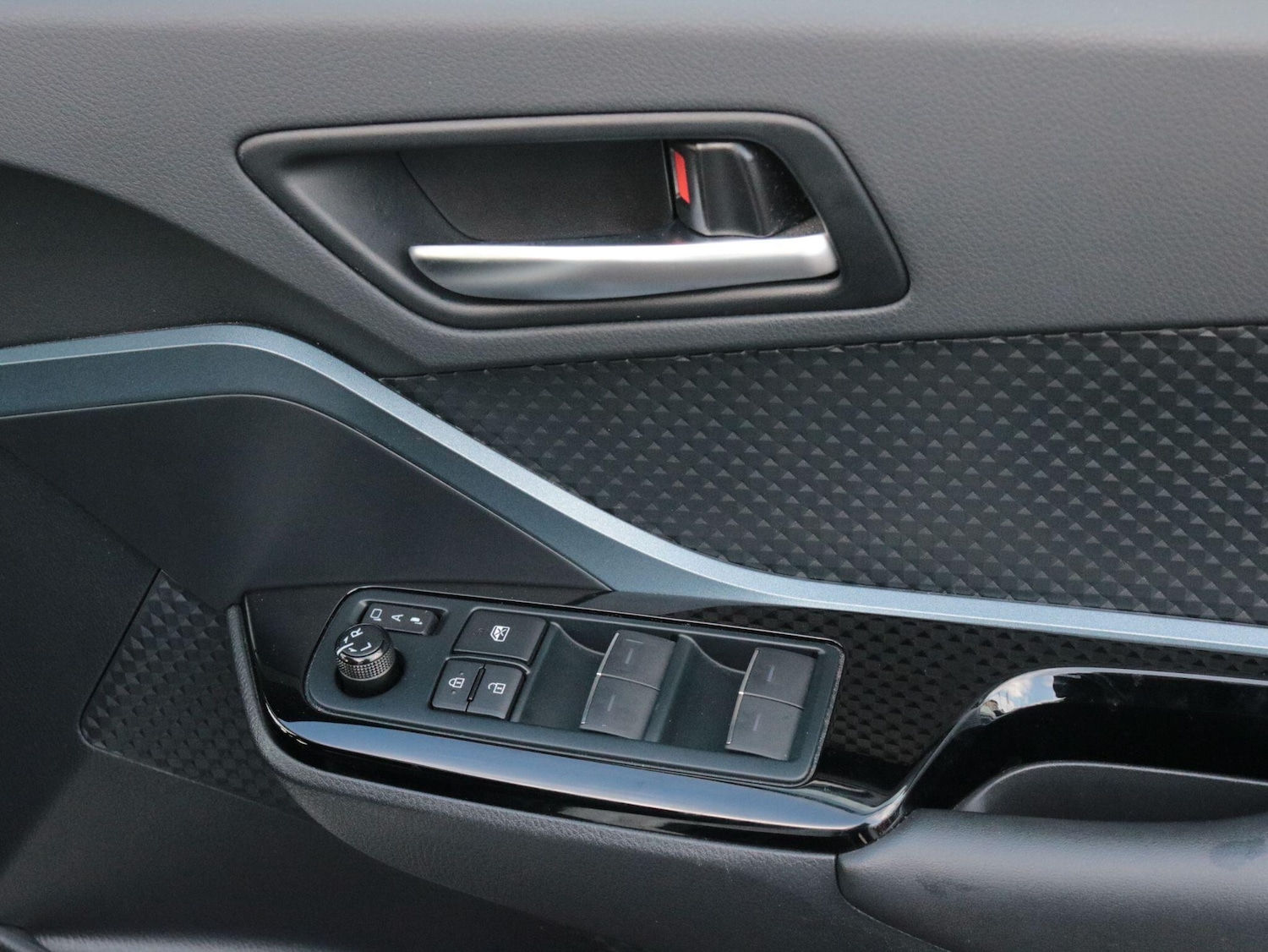 Used Toyota C-HR for sale - 77290980: Photo 28