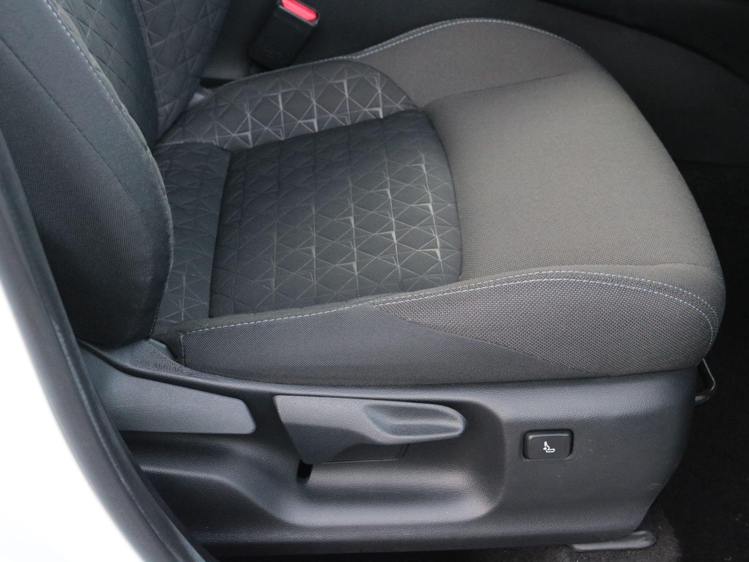 Used Toyota C-HR for sale - 77290980: Photo 29