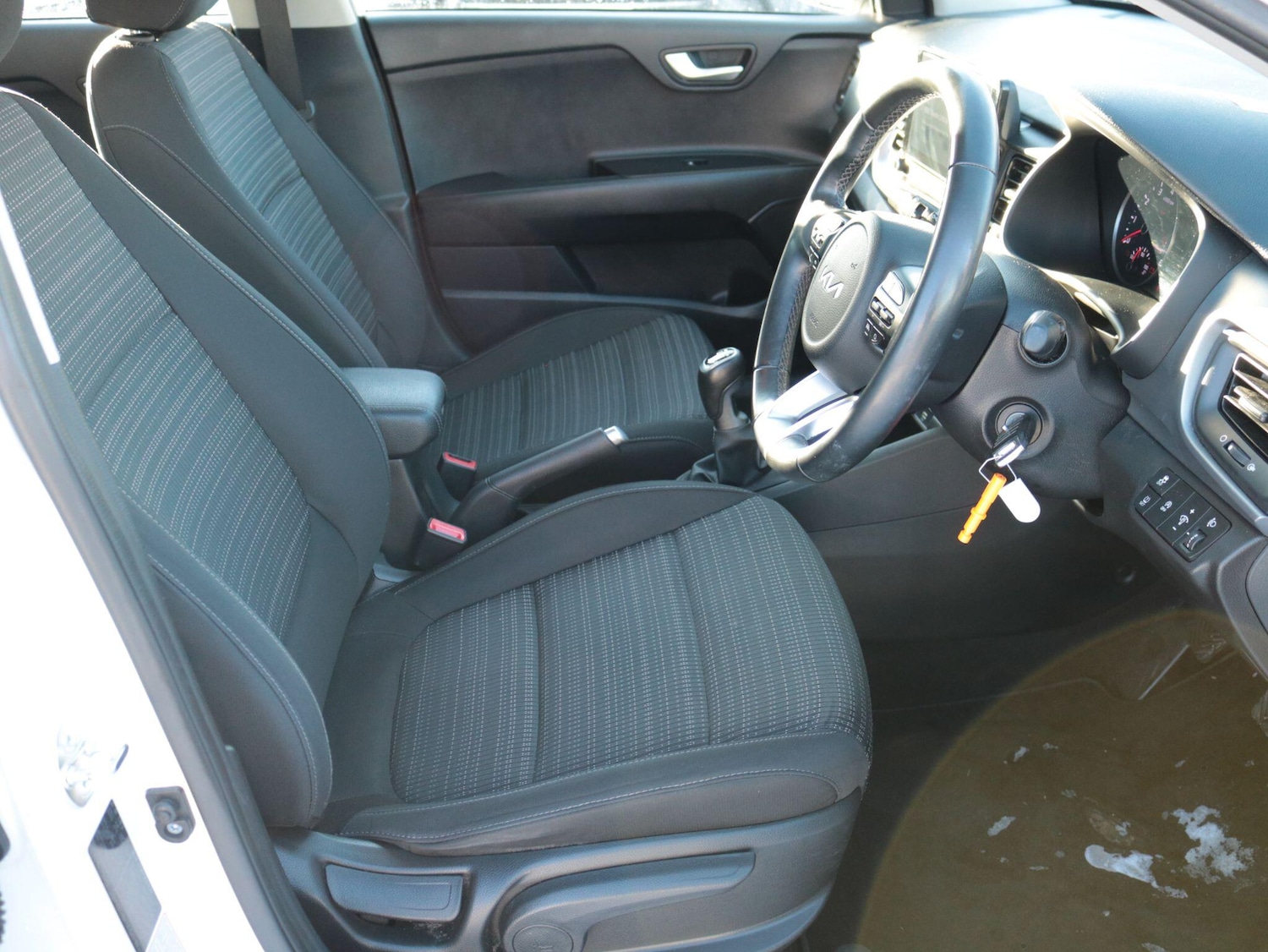 Used Kia Stonic 2023 for sale - 77190699: Photo 11