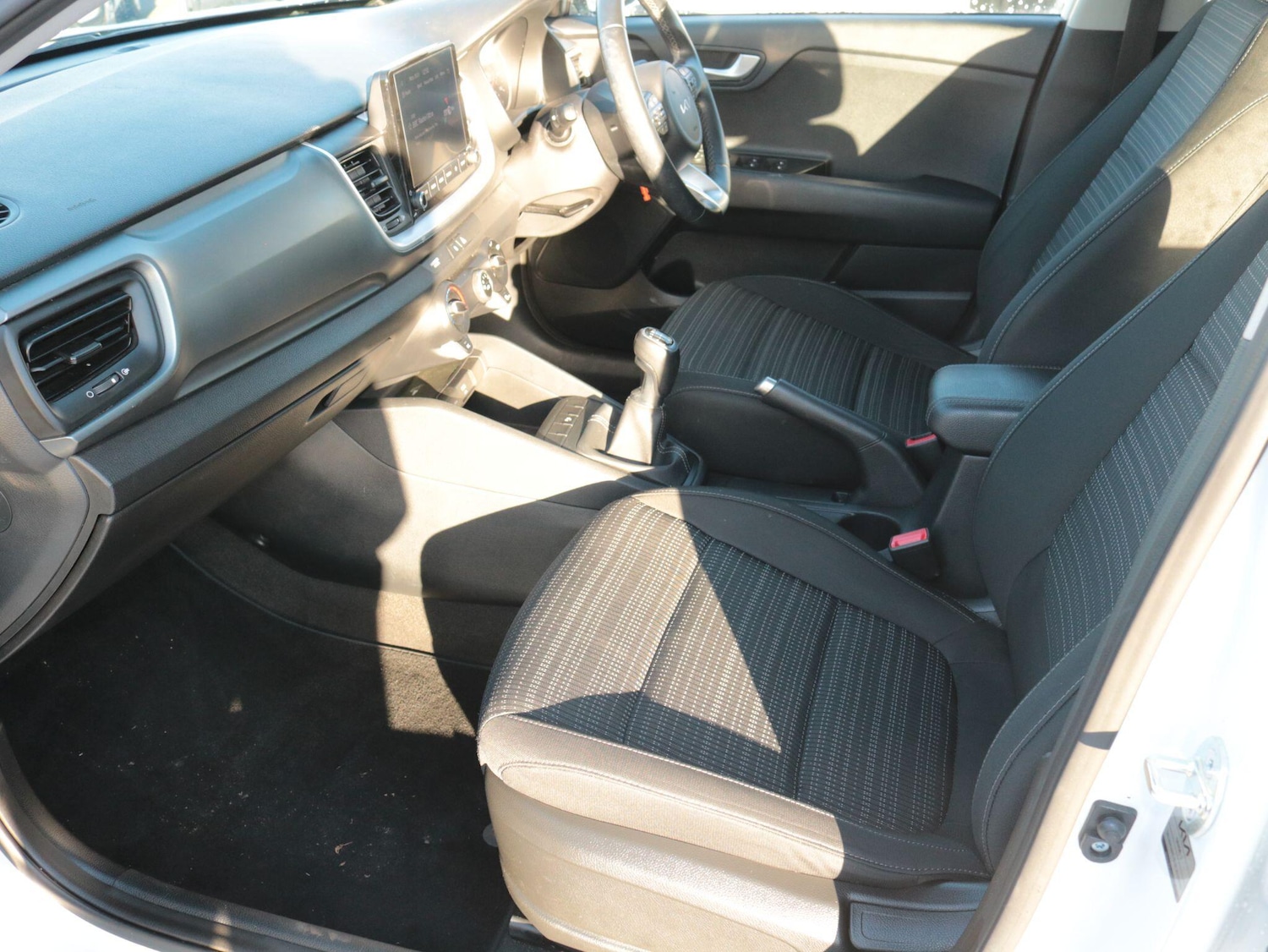 Used Kia Stonic 2023 for sale - 77190699: Photo 13