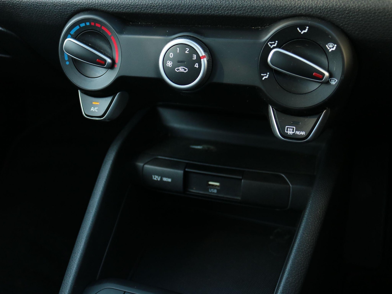 Used Kia Stonic 2023 for sale - 77190699: Photo 20