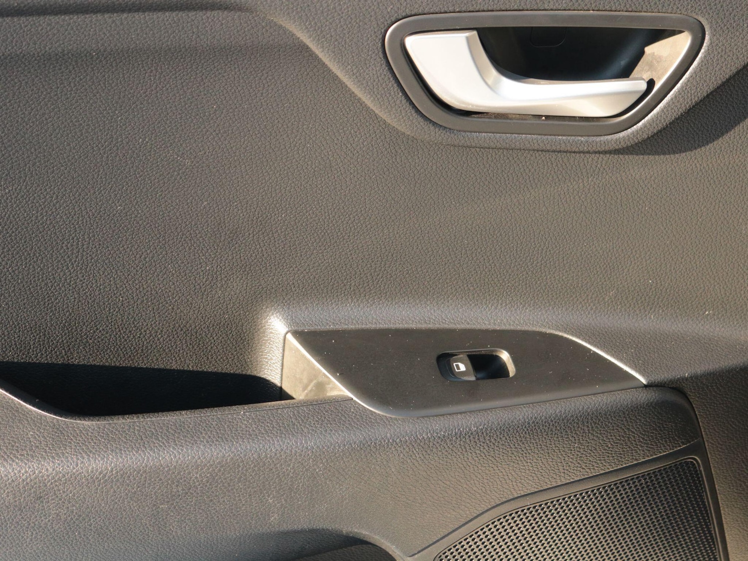 Used Kia Stonic 2023 for sale - 77190699: Photo 24