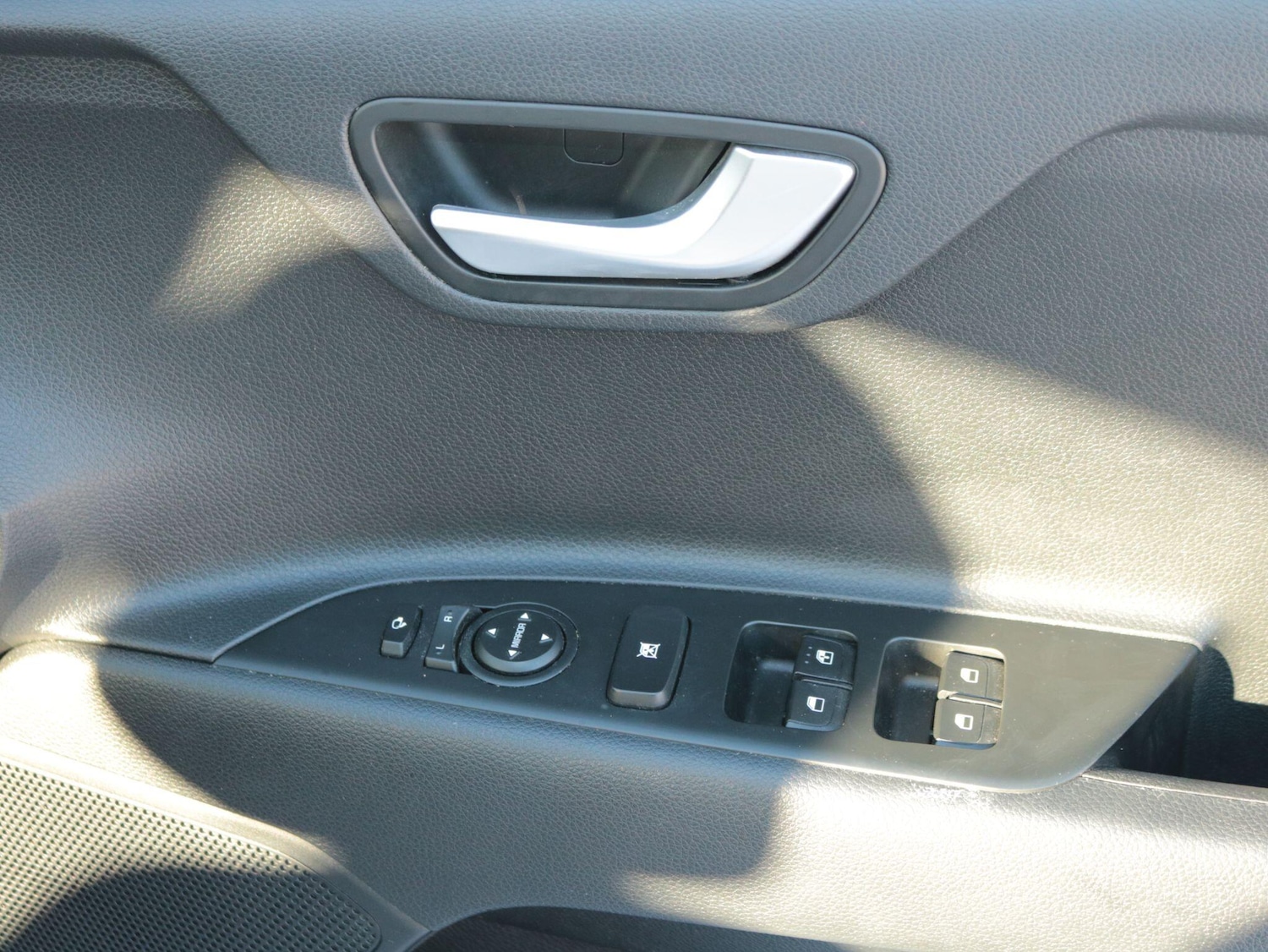 Used Kia Stonic 2023 for sale - 77190699: Photo 25