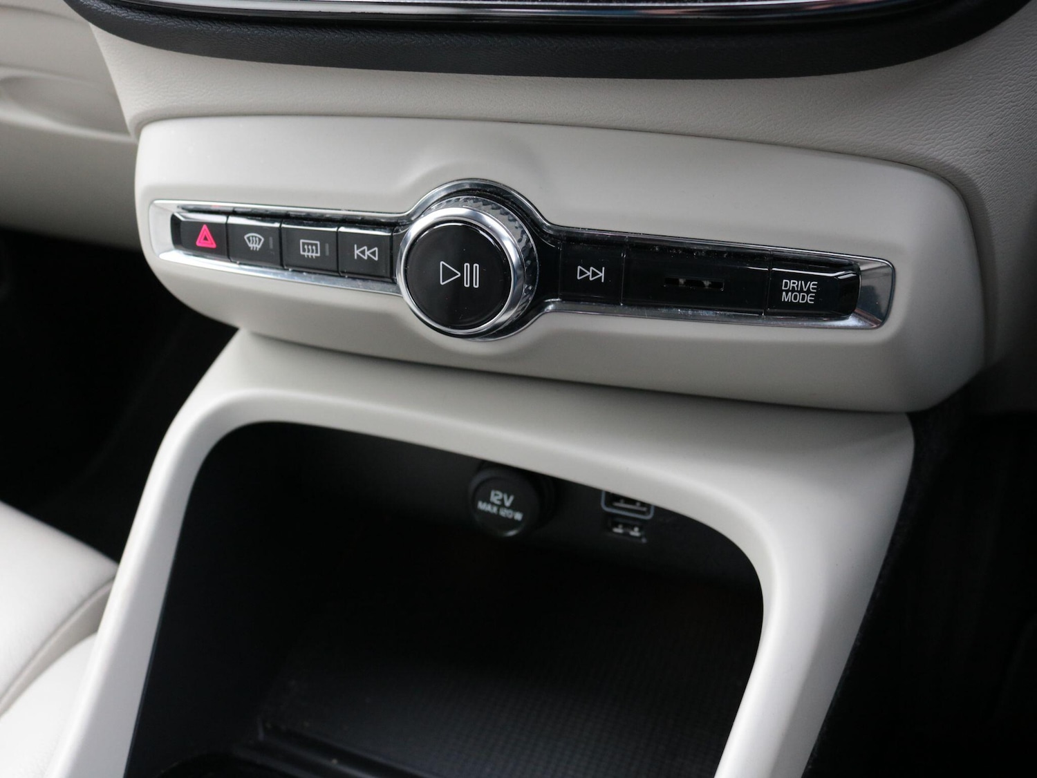 Used Volvo XC40 2019 for sale - 76432268: Photo 25