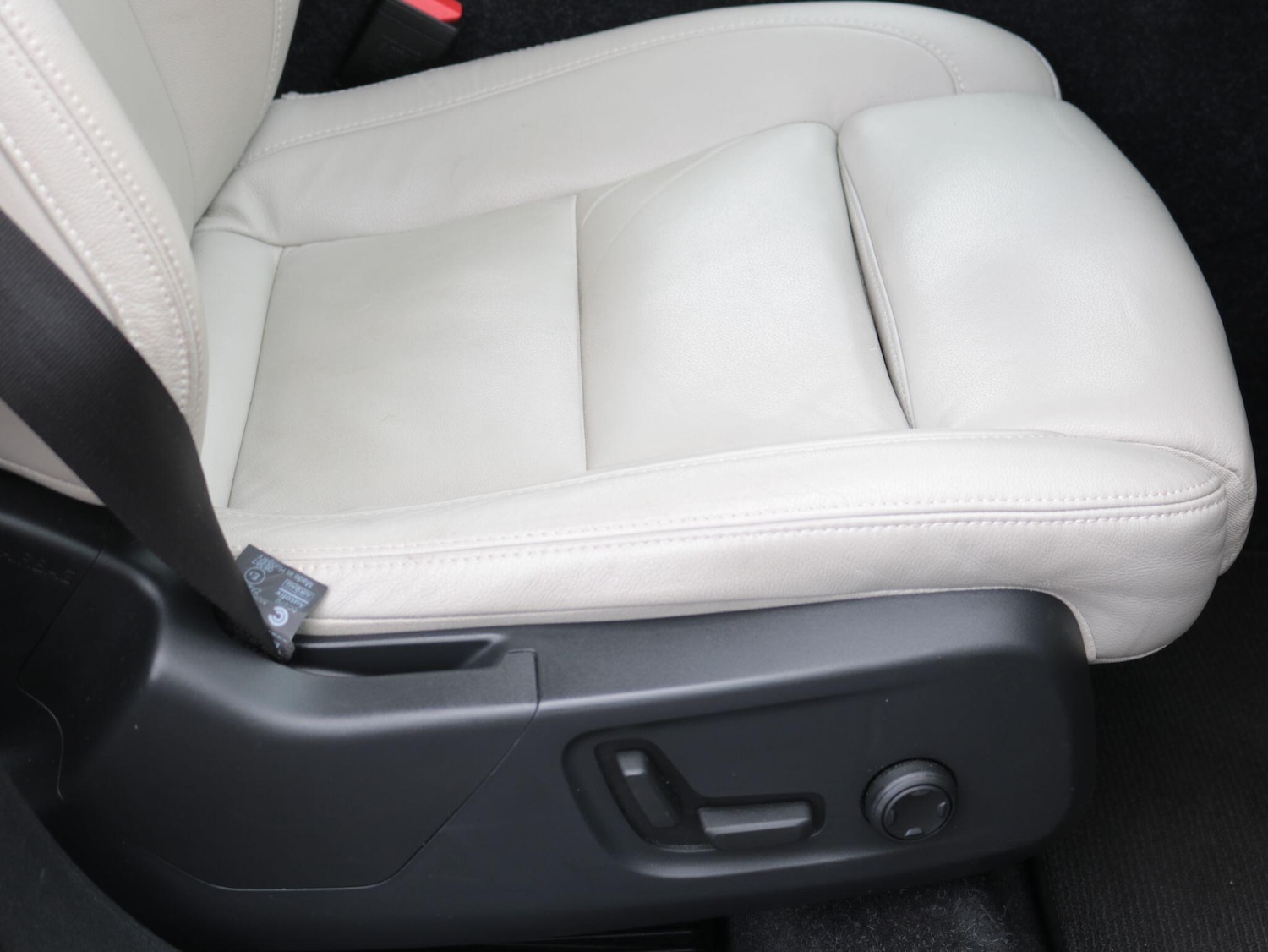 Used Volvo XC40 2019 for sale - 76432268: Photo 32