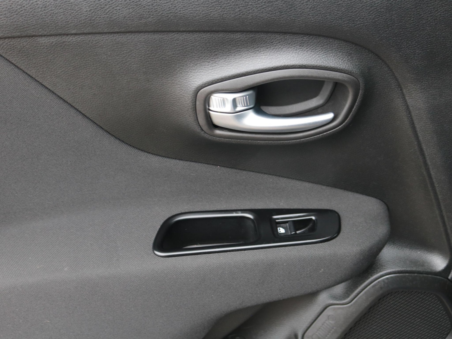 Used Jeep Renegade 2019 for sale - 76327085: Photo 27