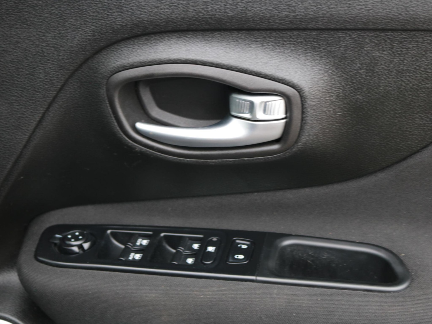 Used Jeep Renegade 2019 for sale - 76327085: Photo 28