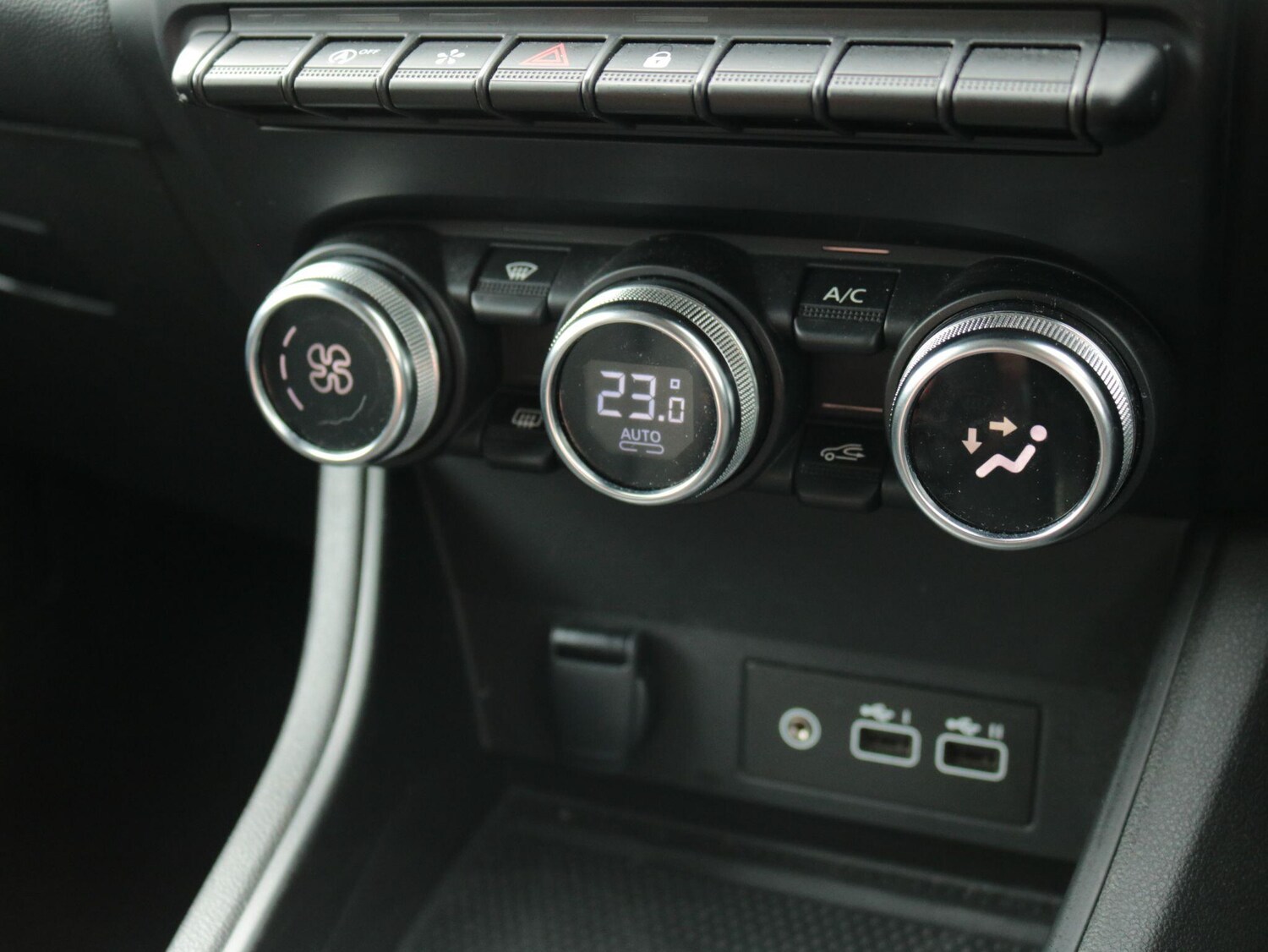 Used Renault Captur for sale - 78215007: Photo 24