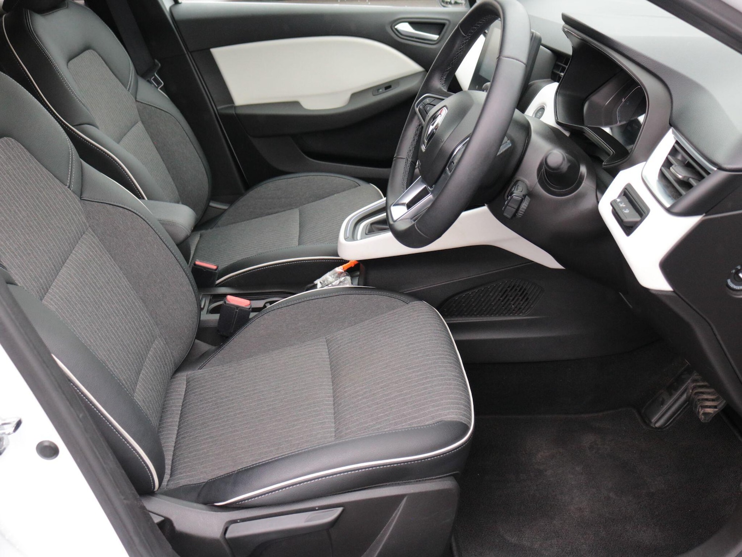 Used Renault Clio for sale - 76728867: Photo 13