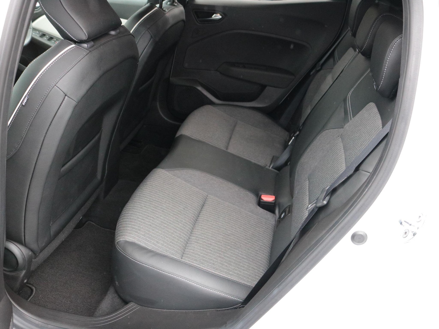 Used Renault Clio for sale - 76728867: Photo 26