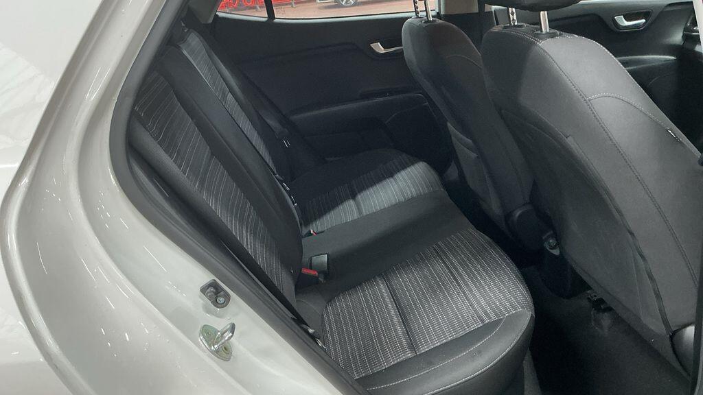 Used Kia Stonic 2019 for sale - 76485470: Photo 6