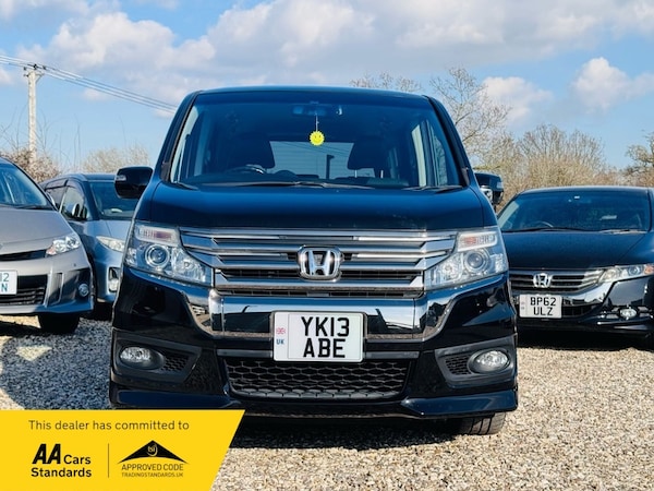 Used Honda Stepwagon 2013 for sale - 75144252: Photo 2